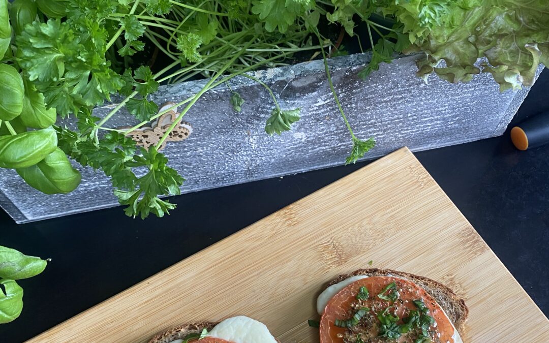 GRZANKI Z MOZZARELLĄ I POMIDOREM